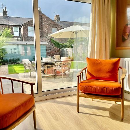 Central Townhouse With Free Off Road Parking And Garden 요크 외부 사진