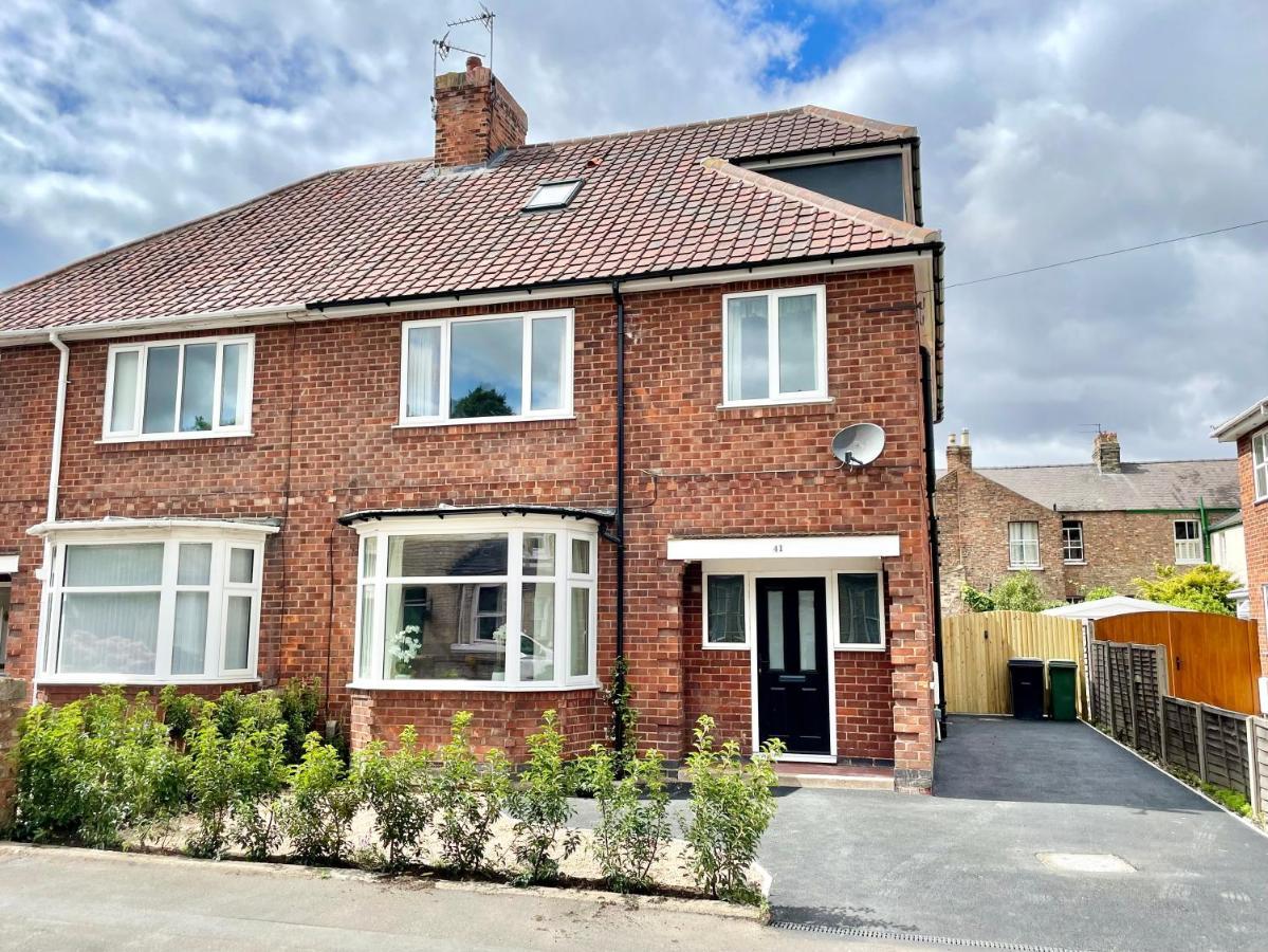 Central Townhouse With Free Off Road Parking And Garden 요크 외부 사진