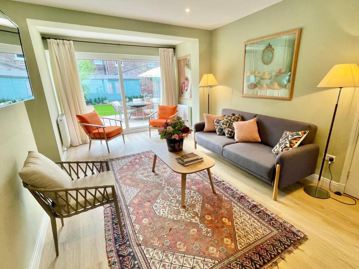 Central Townhouse With Free Off Road Parking And Garden 요크 외부 사진