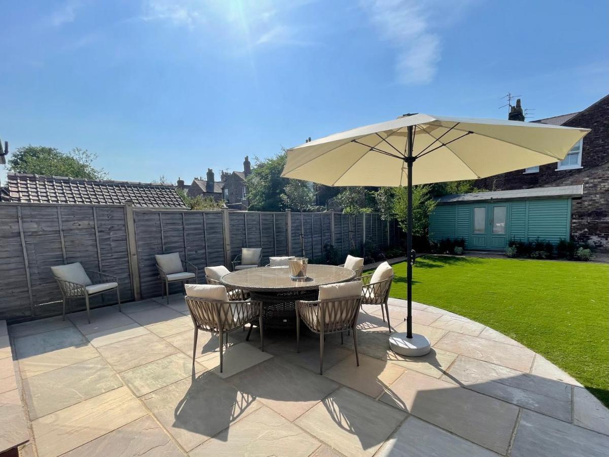 Central Townhouse With Free Off Road Parking And Garden 요크 외부 사진