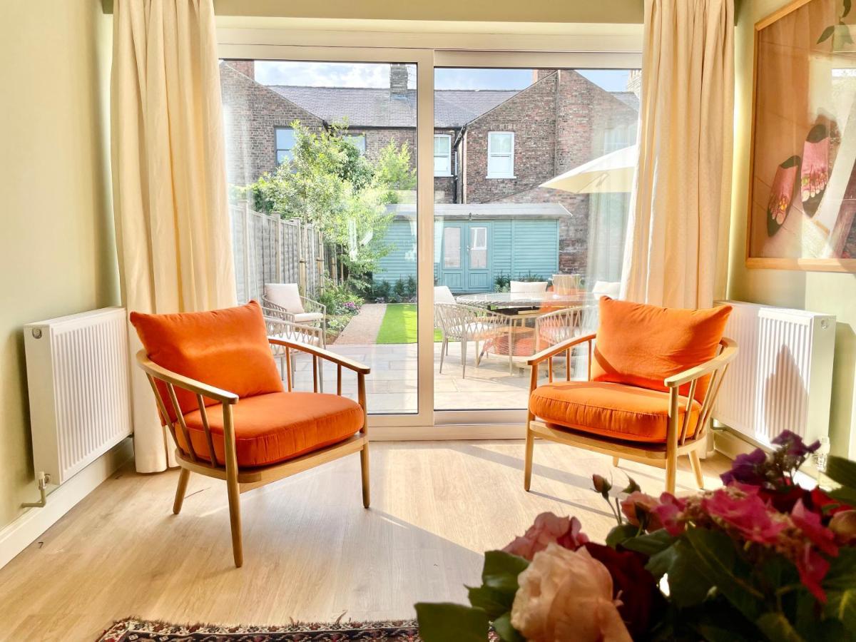 Central Townhouse With Free Off Road Parking And Garden 요크 외부 사진