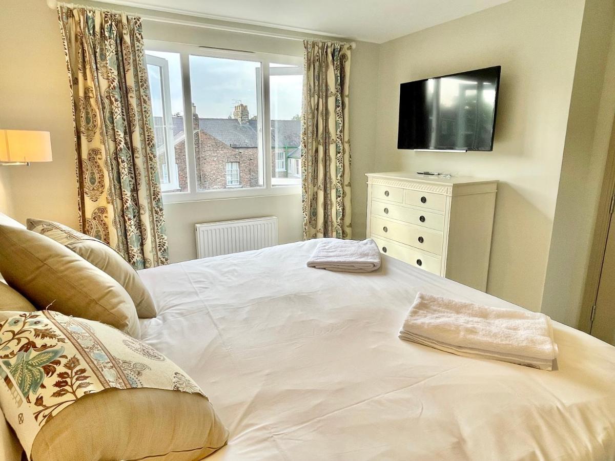 Central Townhouse With Free Off Road Parking And Garden 요크 외부 사진
